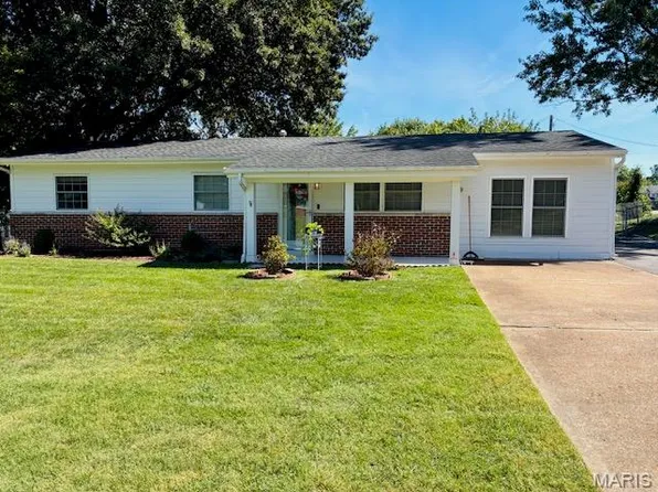 246 Howard Dr, Ballwin, MO 63021