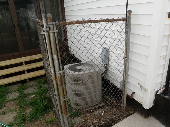 4th image of 1411 Greenwood Ave