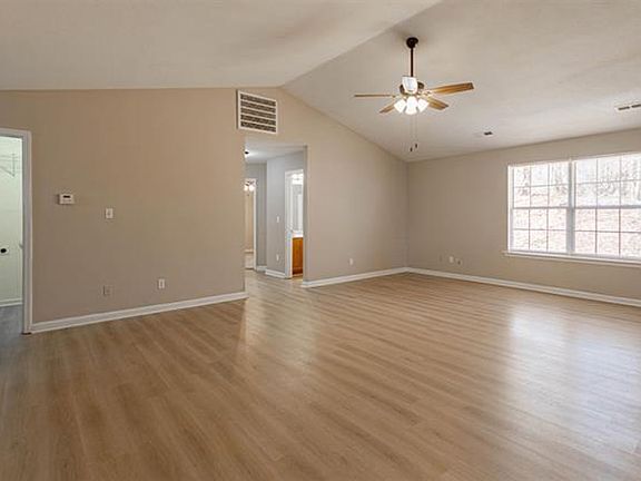 4th image of 151 Stockbridge Dr