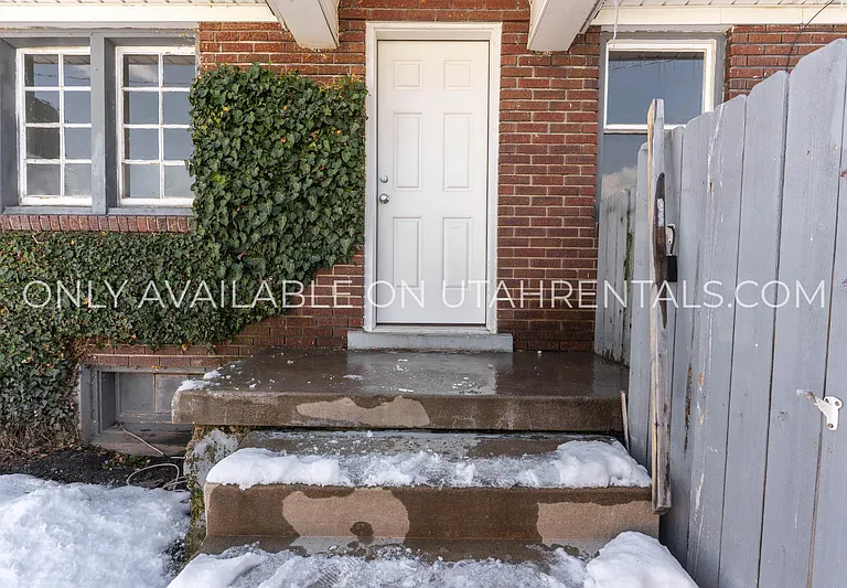 1506 E Redondo Ave — Photo 4