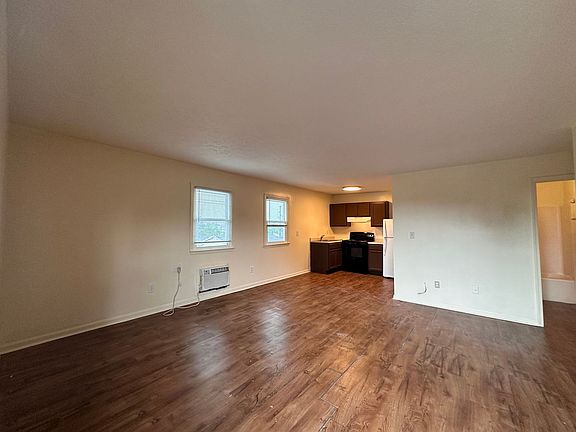 3rd image of 410 Turpin Dr #4