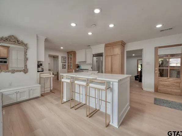 203 Texas Dr, Hideaway, TX 75771