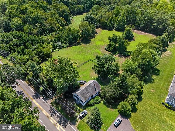 3rd image of 590 Aura Rd
