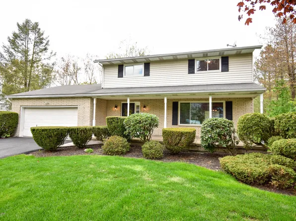 29 Walden Dr, Mountain Top, PA 18707