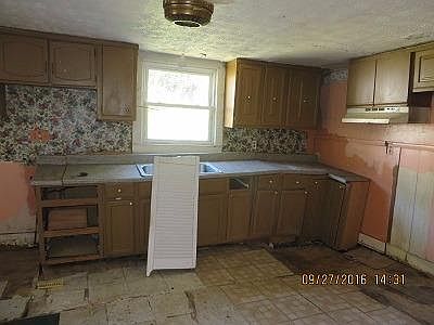 3rd image of 430 Gano St