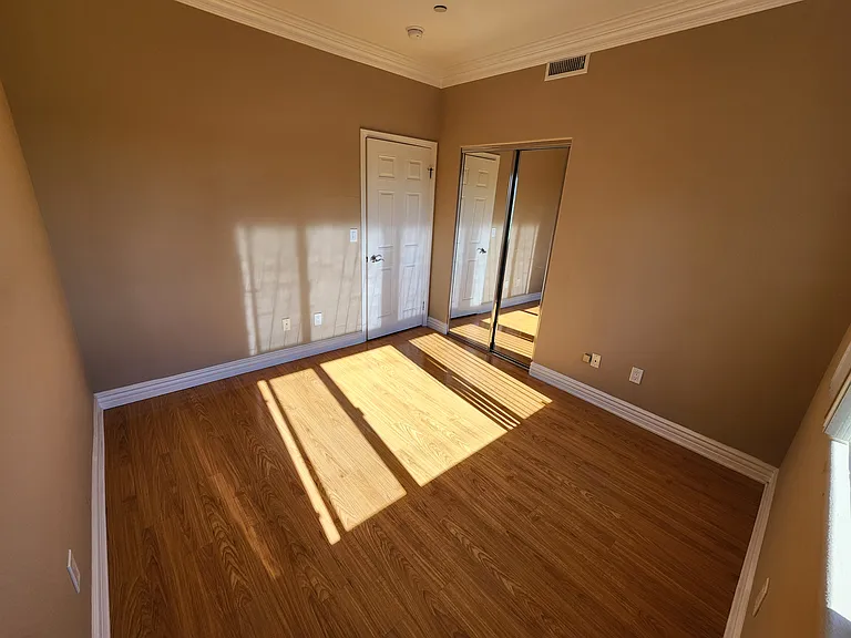 13620 Valerio St #10 — Photo 25