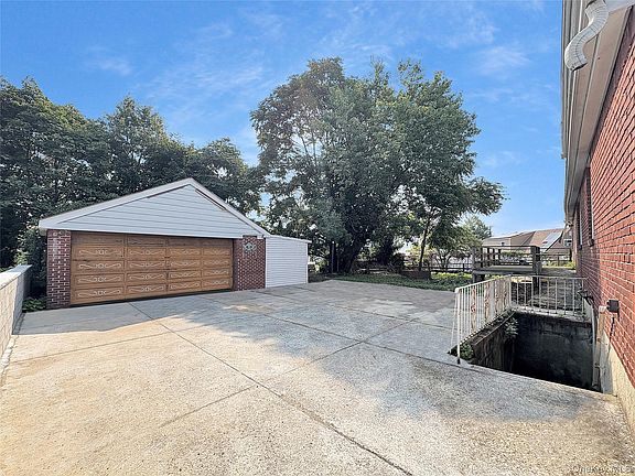 3rd image of 11839 205th Street