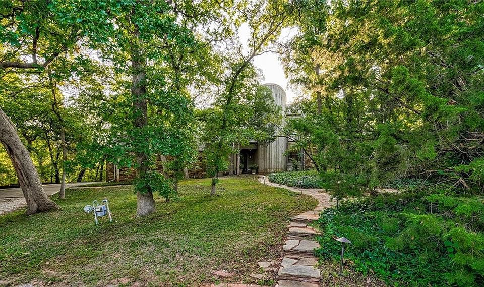 1st image of 5625 Lilac Ln