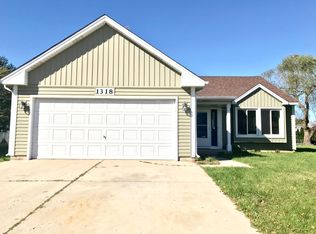 1318 Concord Ct, Elgin, IL 60120