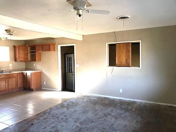 2nd image of 606 Hardin St