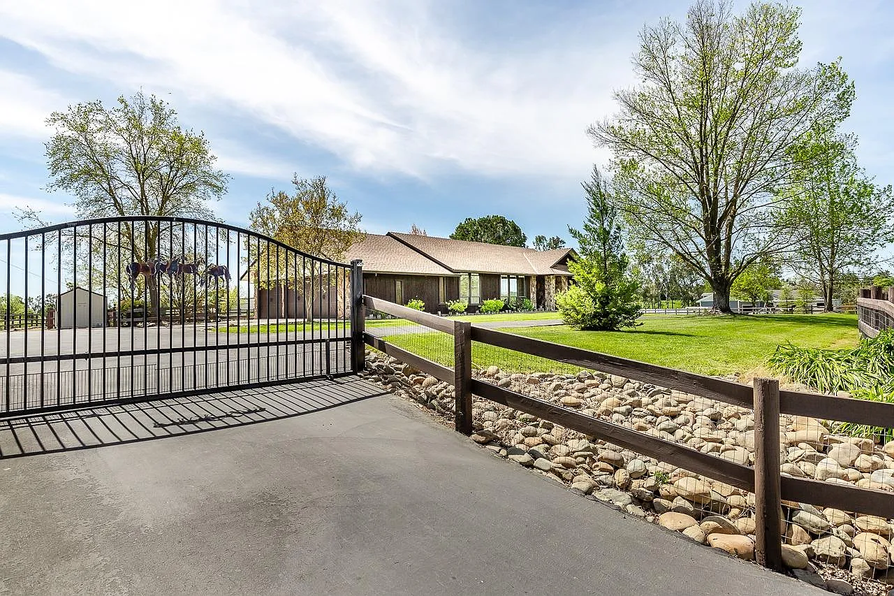 12140 Overland Way photo 1