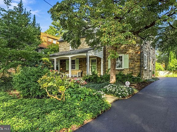 3rd image of 35 Overhill Rd