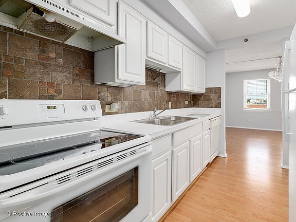 4th image of 9514 W Lawrence Ave #2402