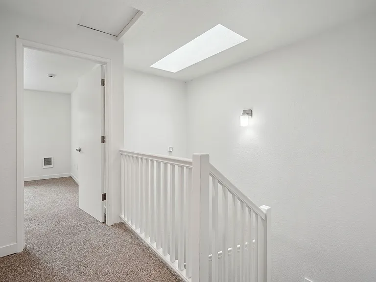 The Arch - Apartments & Townhomes — Photo 59