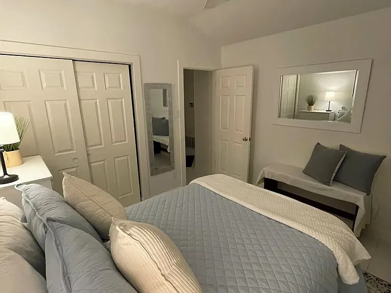 1401 Tetbury Ln — Photo 18