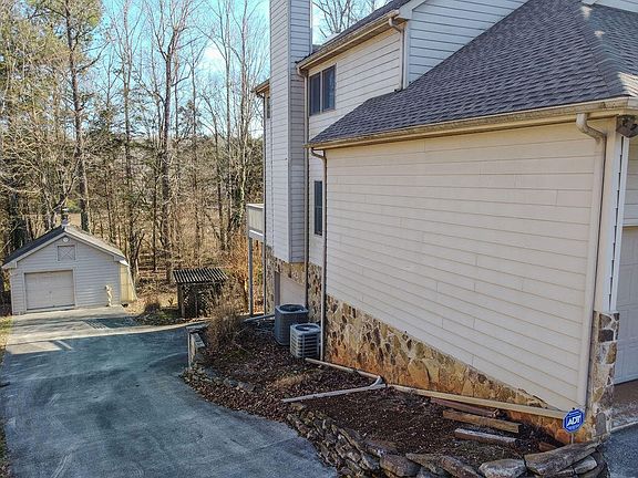 3rd image of 197 Lakehaven Cir