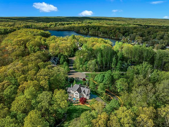West Lake Estates, wonderful neighbors, shared private beach and dock on 54 acre West lake.