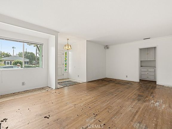 3rd image of 5701 Tobias Ave