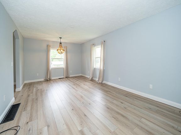4th image of 33525 56th Ave