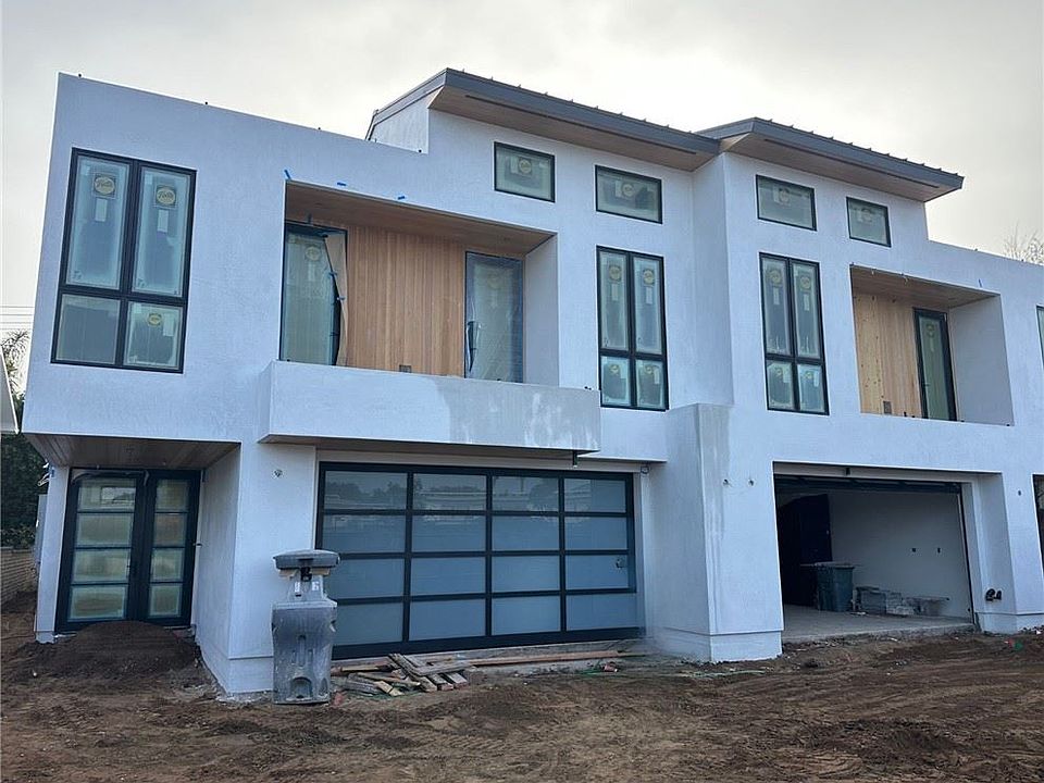 1st image of 1611 Cliff Dr #A