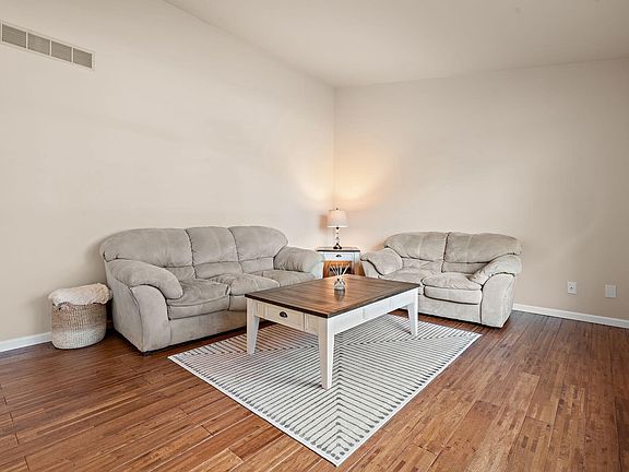 4th image of 57 Worchester Dr