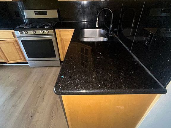5th image of 4655 Benson St