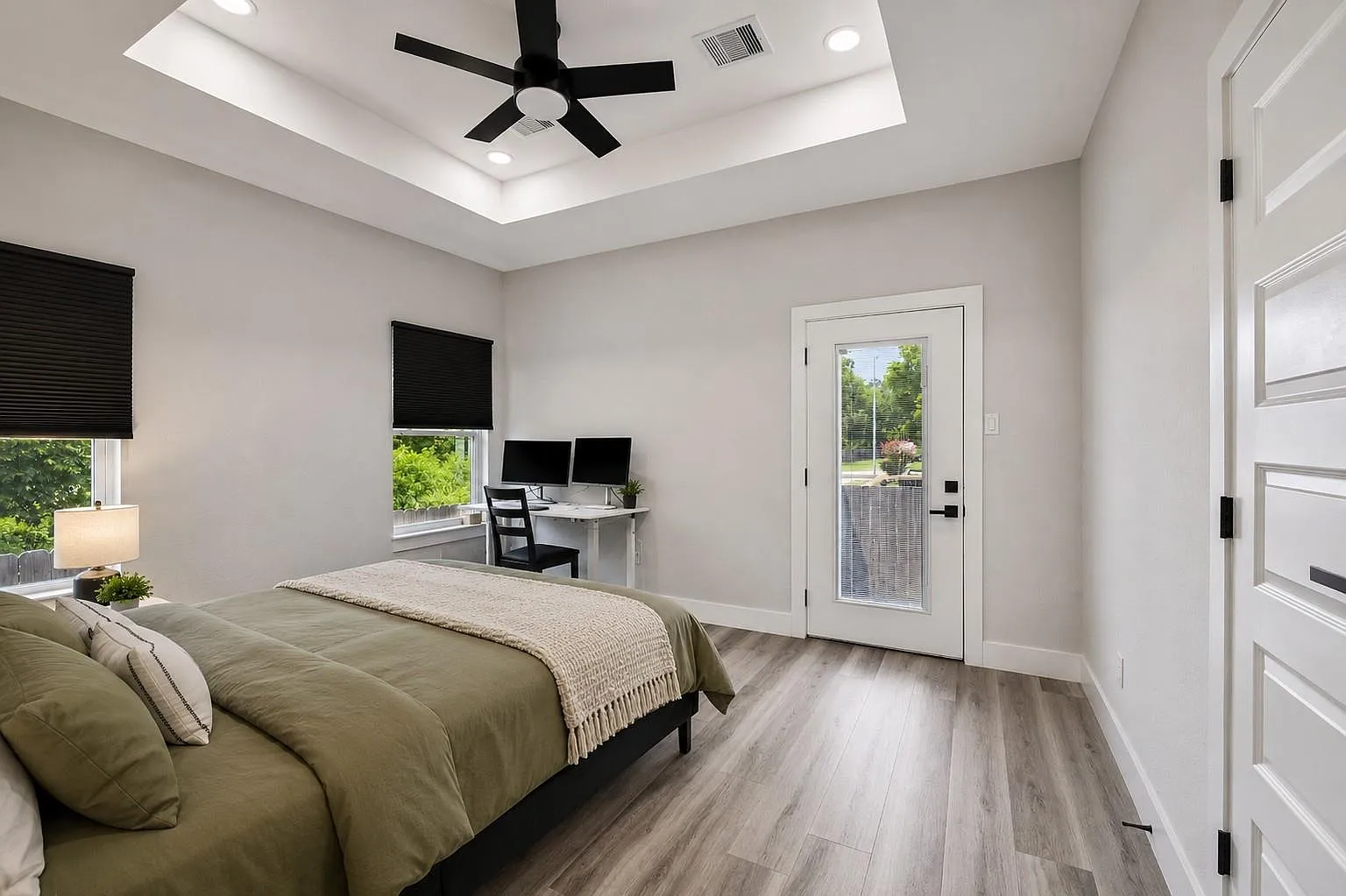 3 bed, 2.0 bath, 1240 sqft, $1,800 — Photo 3