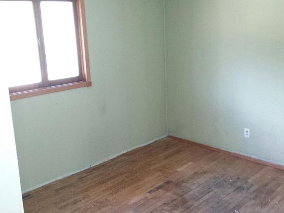 5th image of 15050 Larsen Ave NE