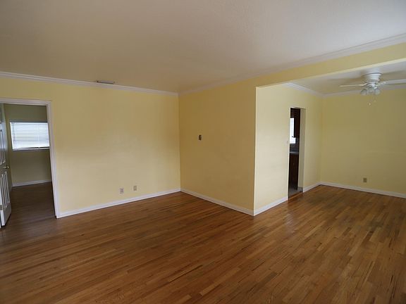 5th image of 18904 Grayland Ave