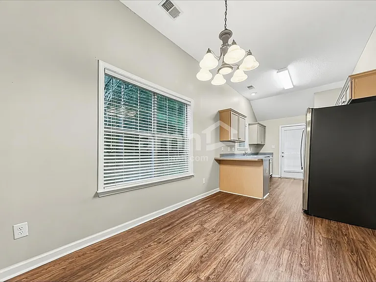 7072 Parkbrook Ln — Photo 5