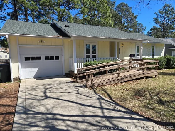 5820 Nicolet Dr, Hope Mills, NC 28348