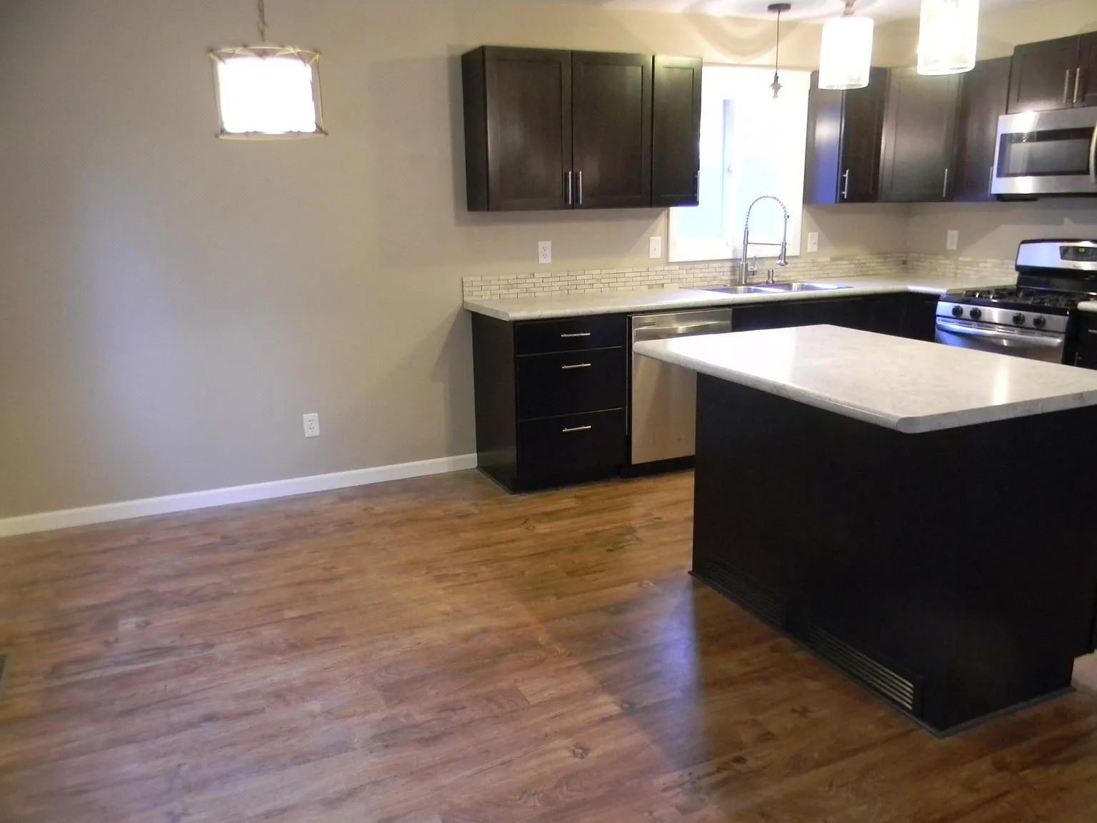4 bed, 1800 sqft, $1,975 — Photo 4