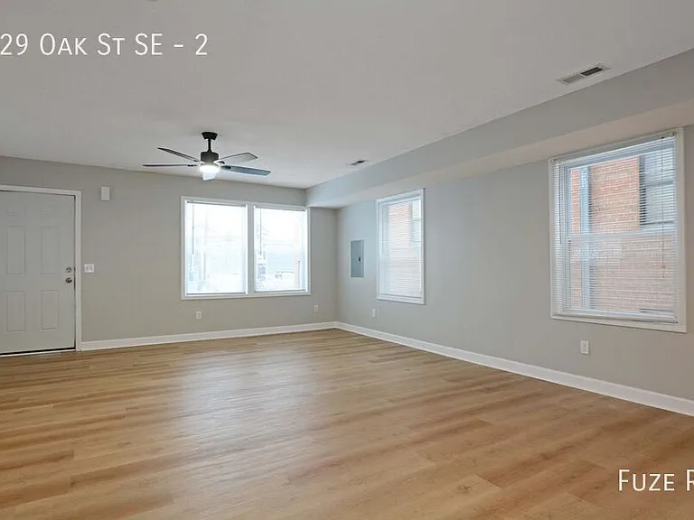 629 Oak St SE #2 — Photo 4