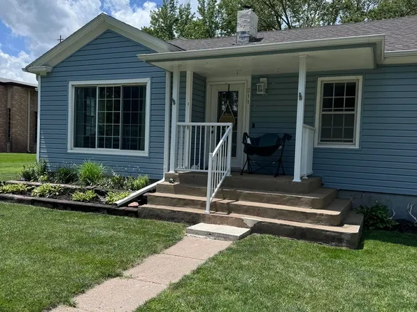 211 N Derby Ave, Giltner, NE 68841