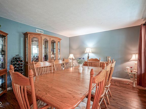 4th image of 7249 Tappan Dr