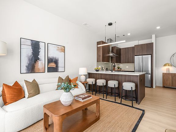 4th image of 919 W Belmont Ave #201