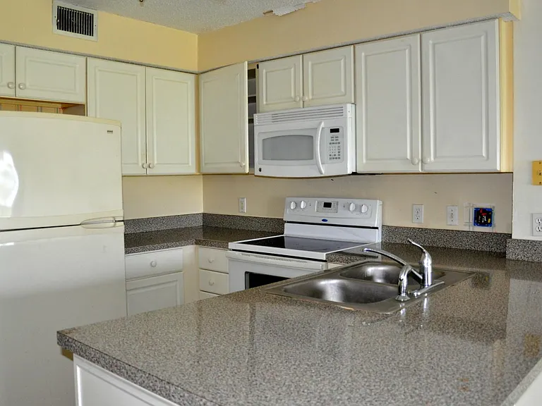 kitchen (new apliances)