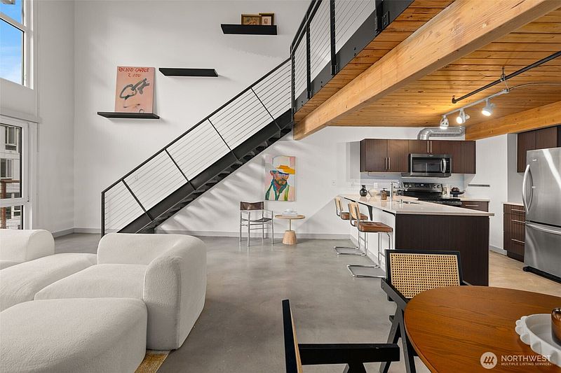 4th image of 401 9th Avenue N #616