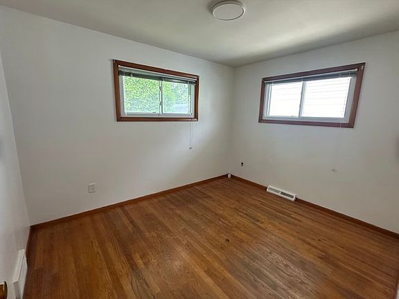 5th image of 4558 Effie Rd