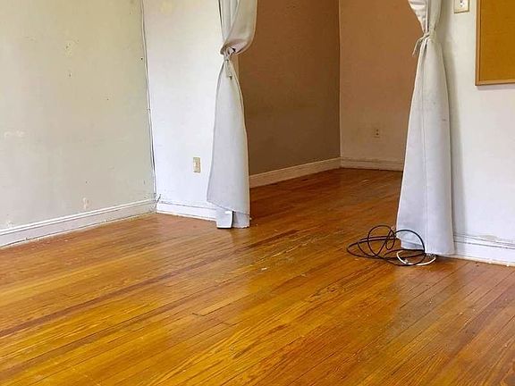 2nd image of 142 Bedford Ave #2A