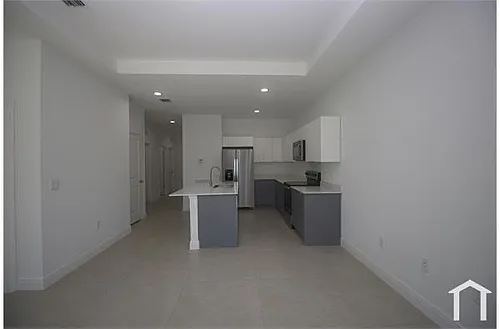 1138 Darling St E Photo 1