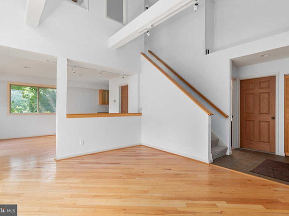 4th image of 901 Pulaski Ave