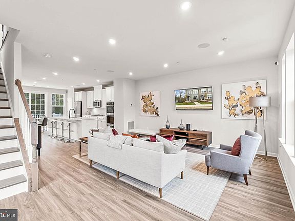 2nd image of 7111 Gladebrook Rd