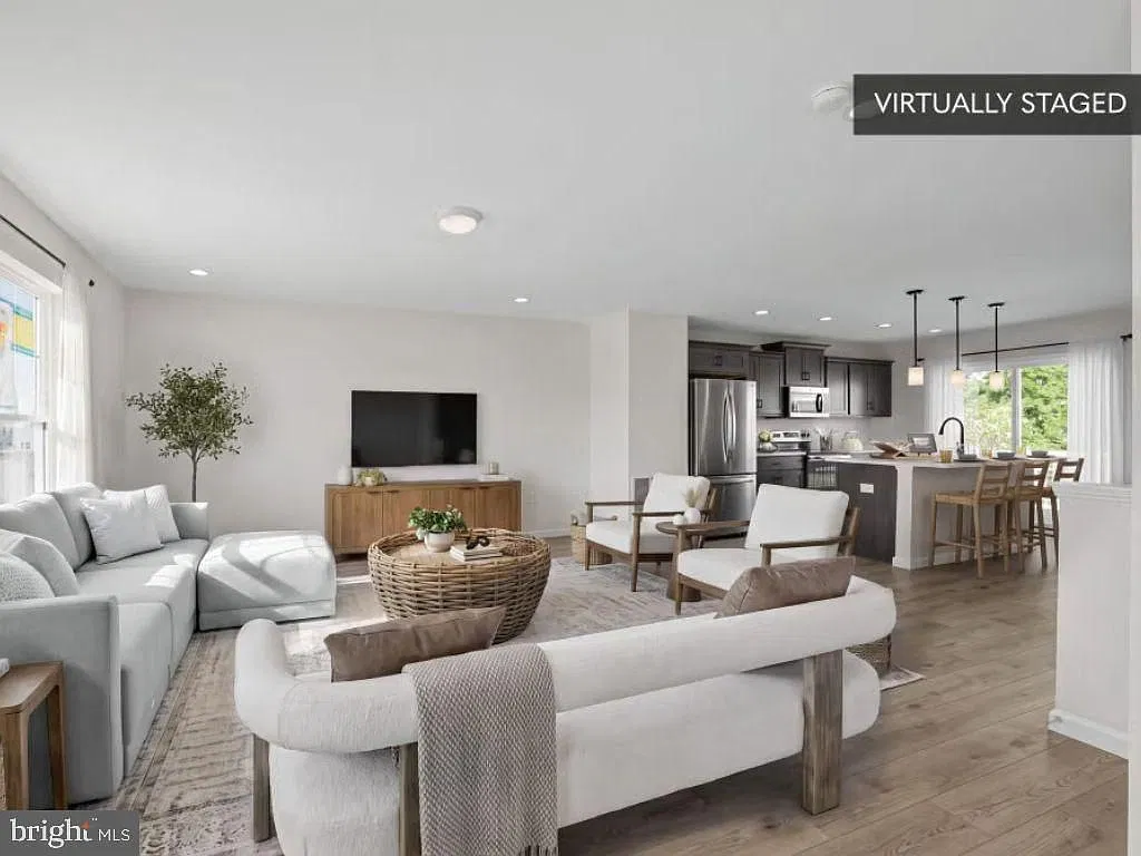 3 bed, 2.5 bath, 1853 sqft, $3,000 — Photo 2