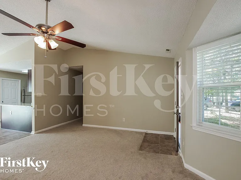 3204 Faircroft Way — Photo 2