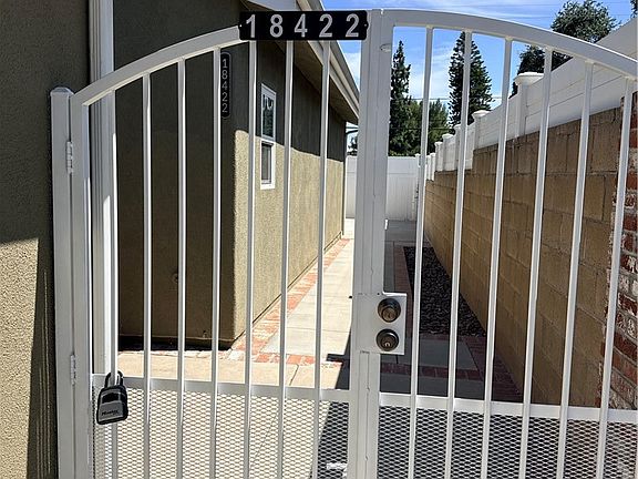 4th image of 18422 Los Alimos St