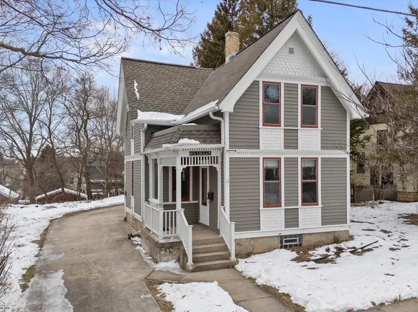 W61N669 Mequon AVENUE, Cedarburg, WI 53012