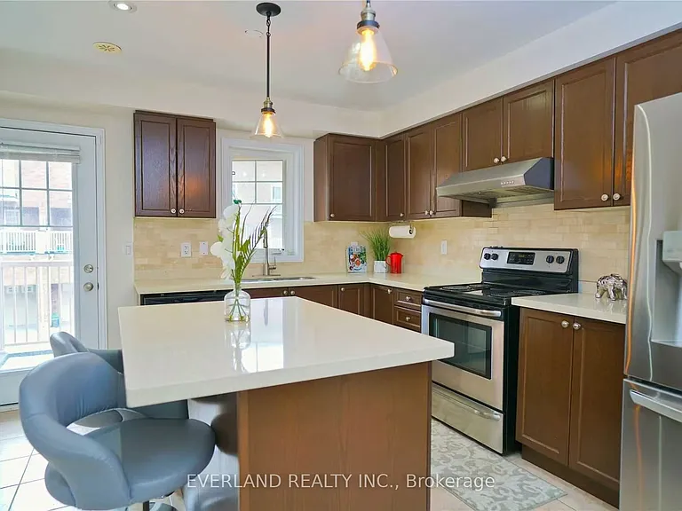 5267 Major Mackenzie Dr E — Photo 8