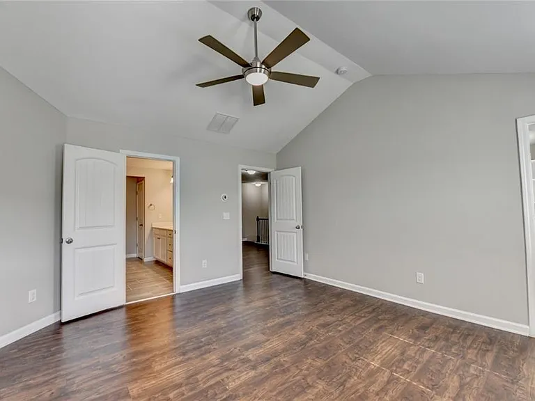 7245 Heritage Oak Ct — Photo 36