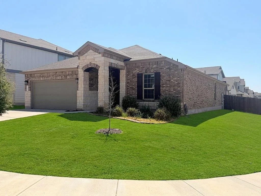 4 bed, 3.0 bath, 1908 sqft, $2,100 — Photo 3